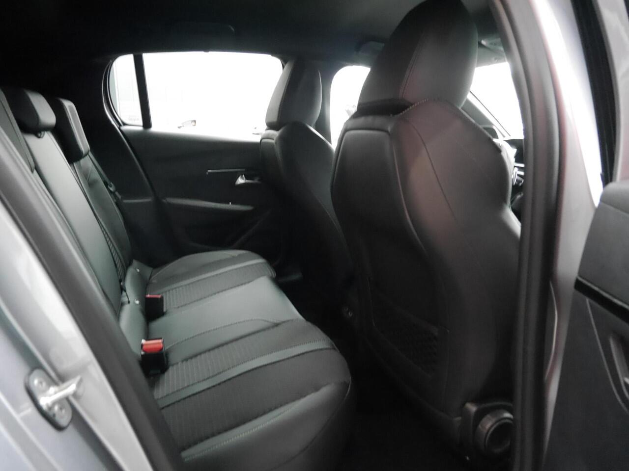 Peugeot 208 1.2 Hybrid 110 e-DCS6 GT | Adaptieve cruise control | Draadloze telefoonoplader | Camera voor en achter | Navigatie | Full led | 17 inch lichtmetalen velgen | Keyless entry en start | Dodehoekdetectie