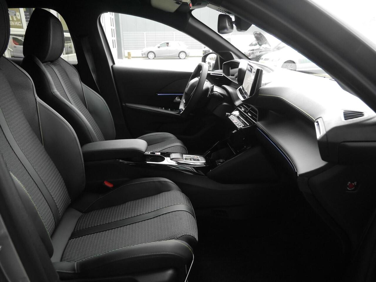 Peugeot 208 1.2 Hybrid 110 e-DCS6 GT | Adaptieve cruise control | Draadloze telefoonoplader | Camera voor en achter | Navigatie | Full led | 17 inch lichtmetalen velgen | Keyless entry en start | Dodehoekdetectie