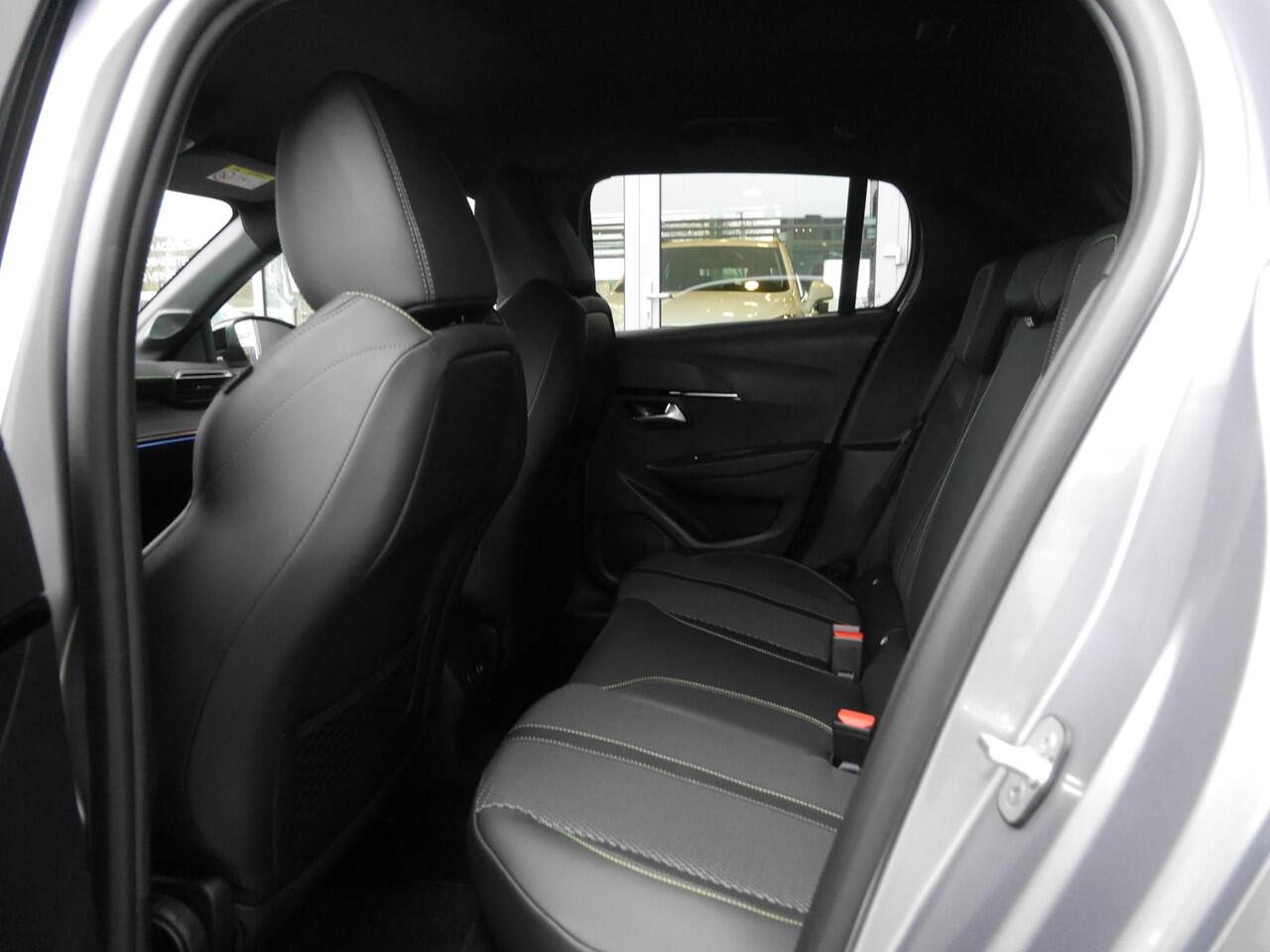 Peugeot 208 1.2 Hybrid 110 e-DCS6 GT | Adaptieve cruise control | Draadloze telefoonoplader | Camera voor en achter | Navigatie | Full led | 17 inch lichtmetalen velgen | Keyless entry en start | Dodehoekdetectie