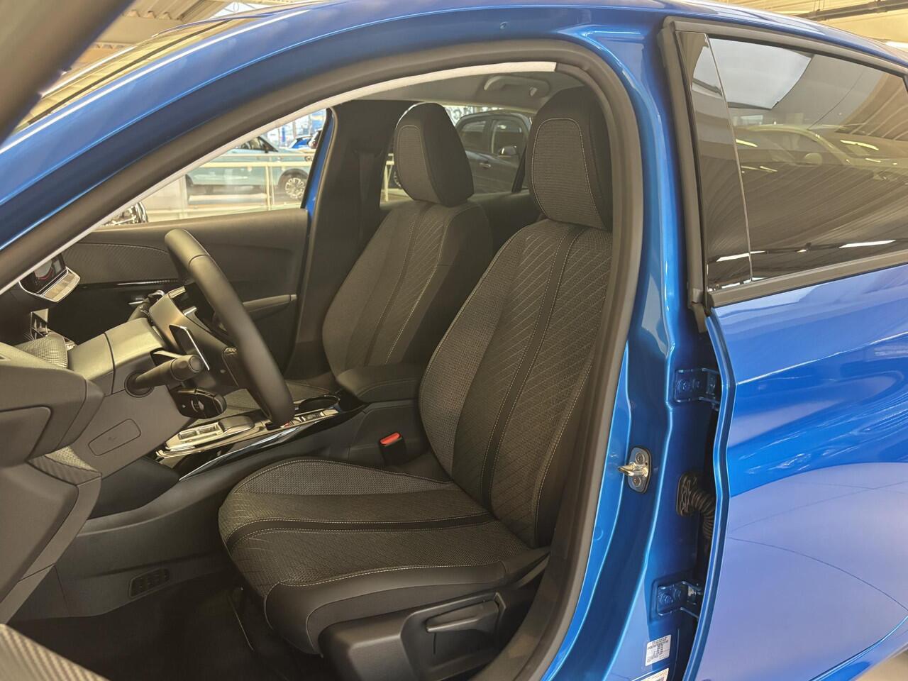 Peugeot 208 1.2 Hybrid 110 e-DCS6 Allure VOORRAAD DEAL | Automaat | Navigatie | 360 camera | Draadloze telefoonlader |