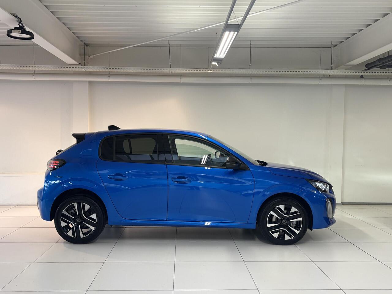 Peugeot 208 1.2 Hybrid 110 e-DCS6 Allure VOORRAAD DEAL | Automaat | Navigatie | 360 camera | Draadloze telefoonlader |