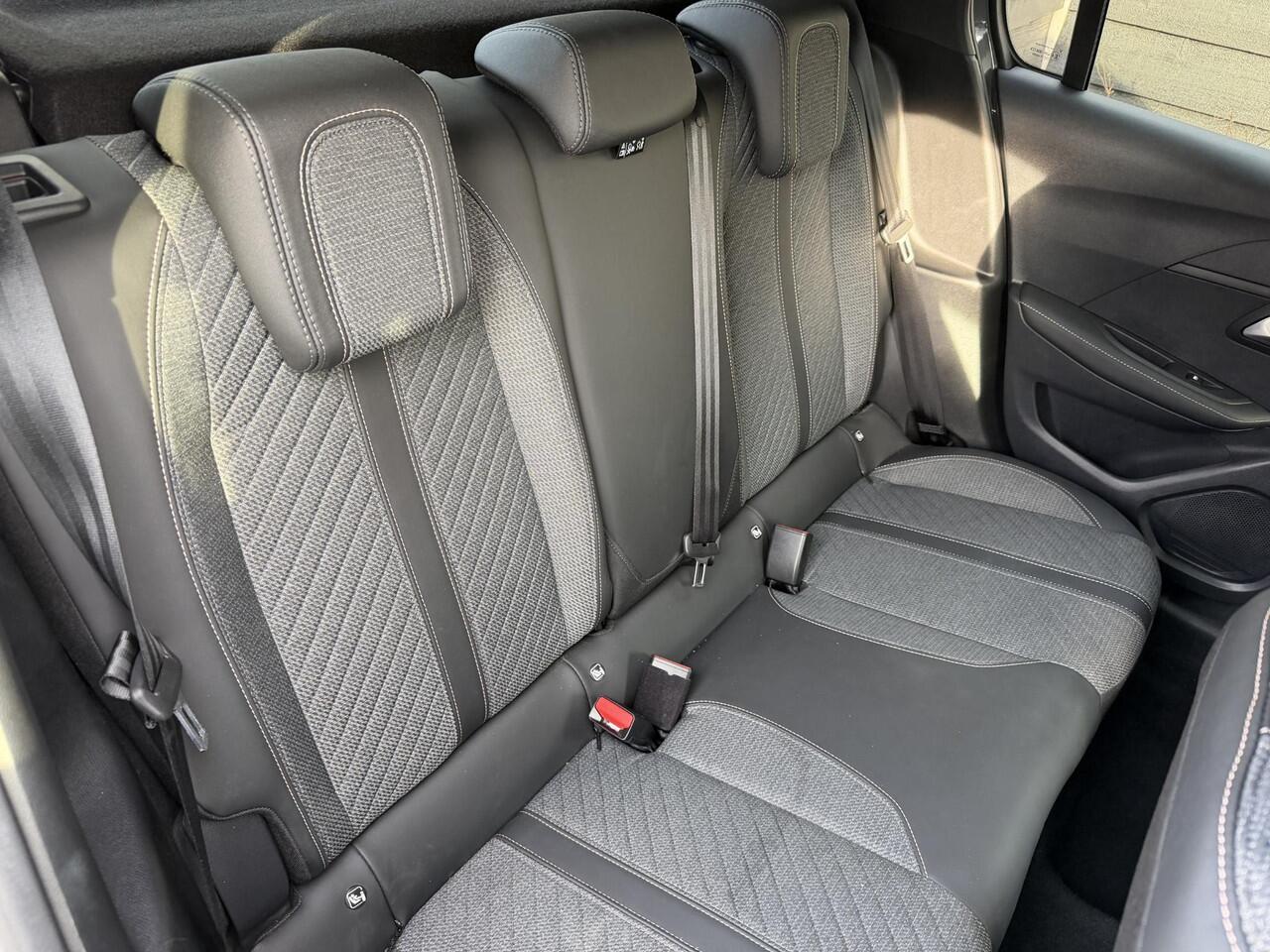 Peugeot 208 Allure 1.2 Hybrid 110PK e-DCS6 Automaat Navigatie, Rondomzichtcamera, Dodehoek Detectie, Apple Carplay, Android Auto