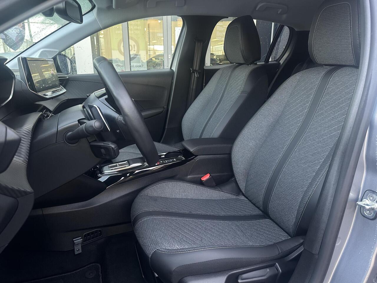 Peugeot 208 1.2 Hybrid 110 e-DCS6 Allure | Adaptieve Cruise Control | Parkeercamera/-sensoren | Apple Carplay/Android Auto | Navigatie | Climate Control | Lichtmetalen velgen | Full LED | Dodehoekdetectie |