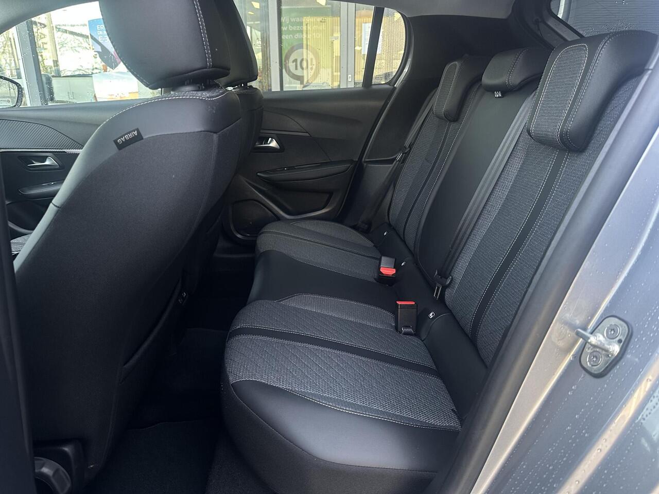 Peugeot 208 1.2 Hybrid 110 e-DCS6 Allure | Adaptieve Cruise Control | Parkeercamera/-sensoren | Apple Carplay/Android Auto | Navigatie | Climate Control | Lichtmetalen velgen | Full LED | Dodehoekdetectie |