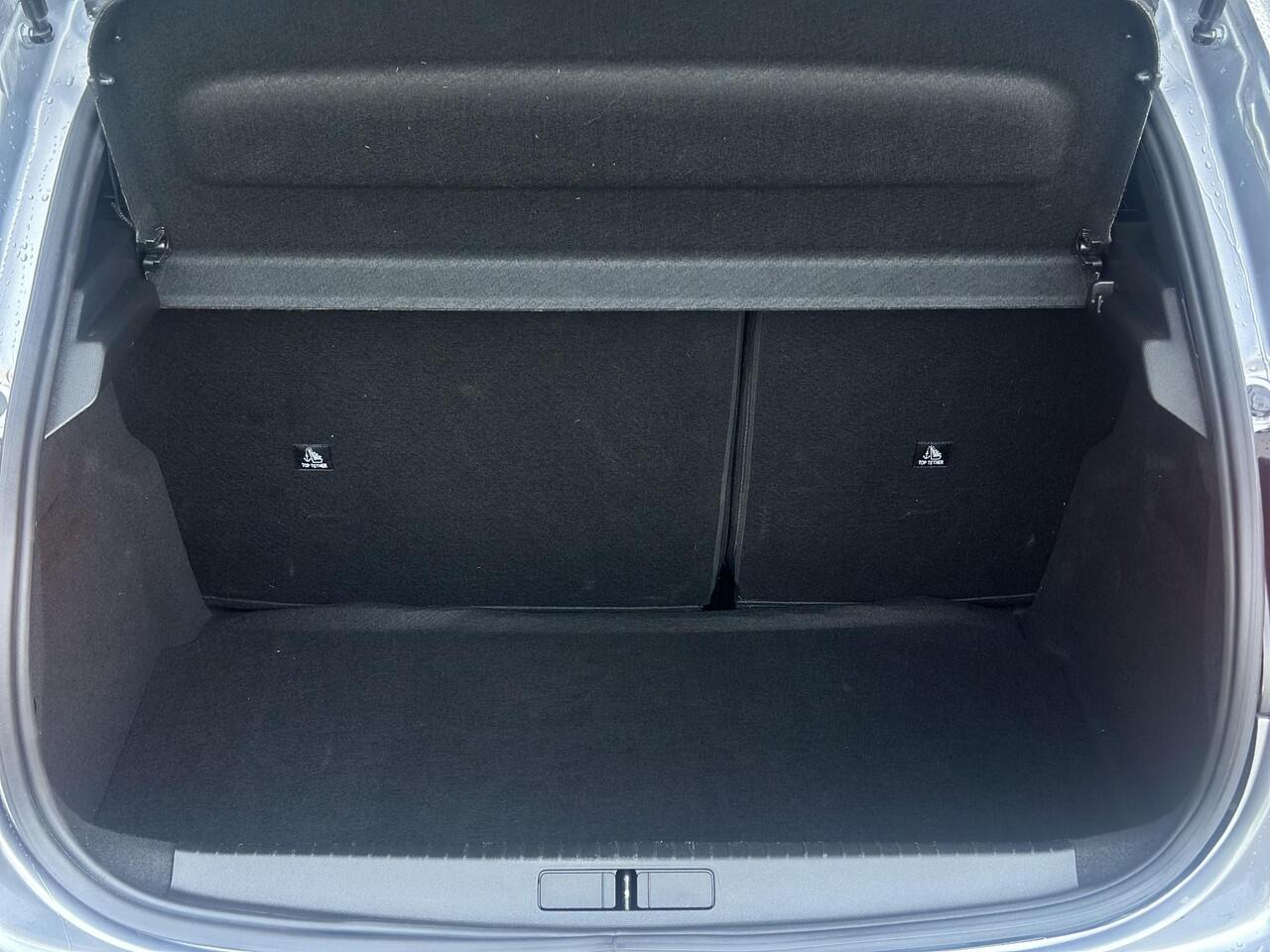 Peugeot 208 1.2 Hybrid 110 e-DCS6 Allure | Adaptieve Cruise Control | Parkeercamera/-sensoren | Apple Carplay/Android Auto | Navigatie | Climate Control | Lichtmetalen velgen | Full LED | Dodehoekdetectie |
