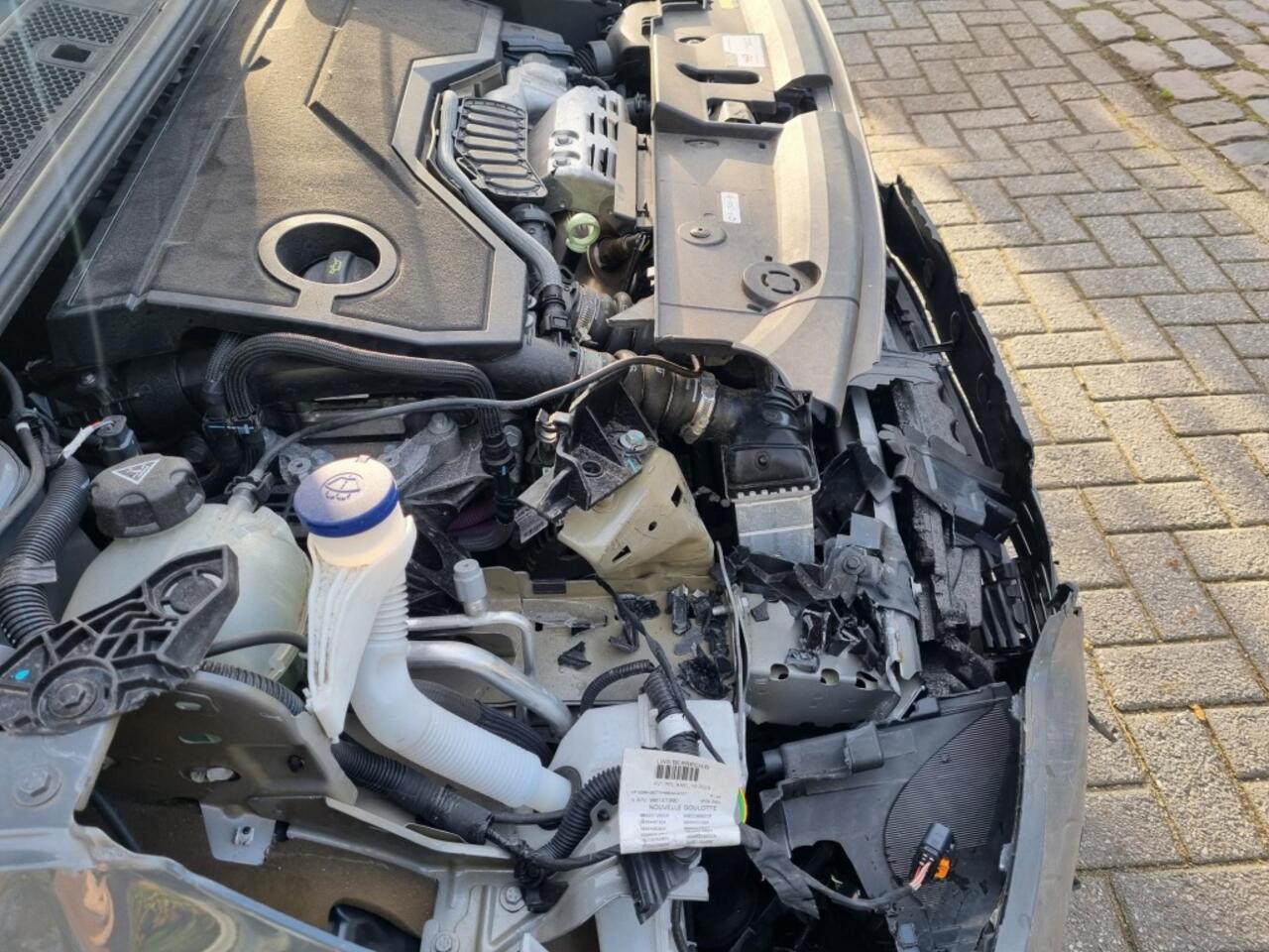 Peugeot 208 Hybrid e-DCS6 Allure