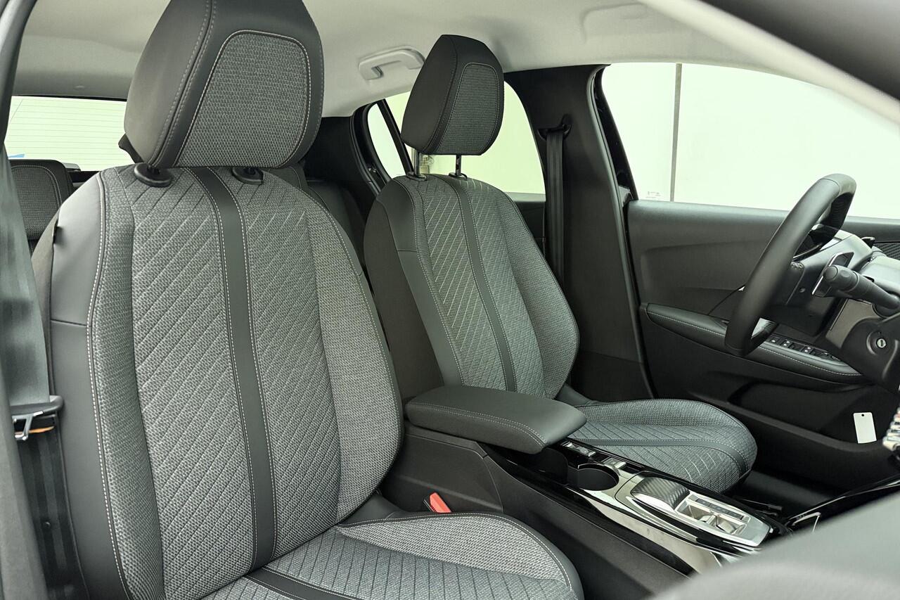 Peugeot 208 1.2 Hybrid e-DCS6 Allure 110 PK | Automaat | Vision & Navigation Pack | Metaallak | Parkeersensor | Camera | Licht Metalen Velgen | Nieuw uit voorraad | Direct leverbaar