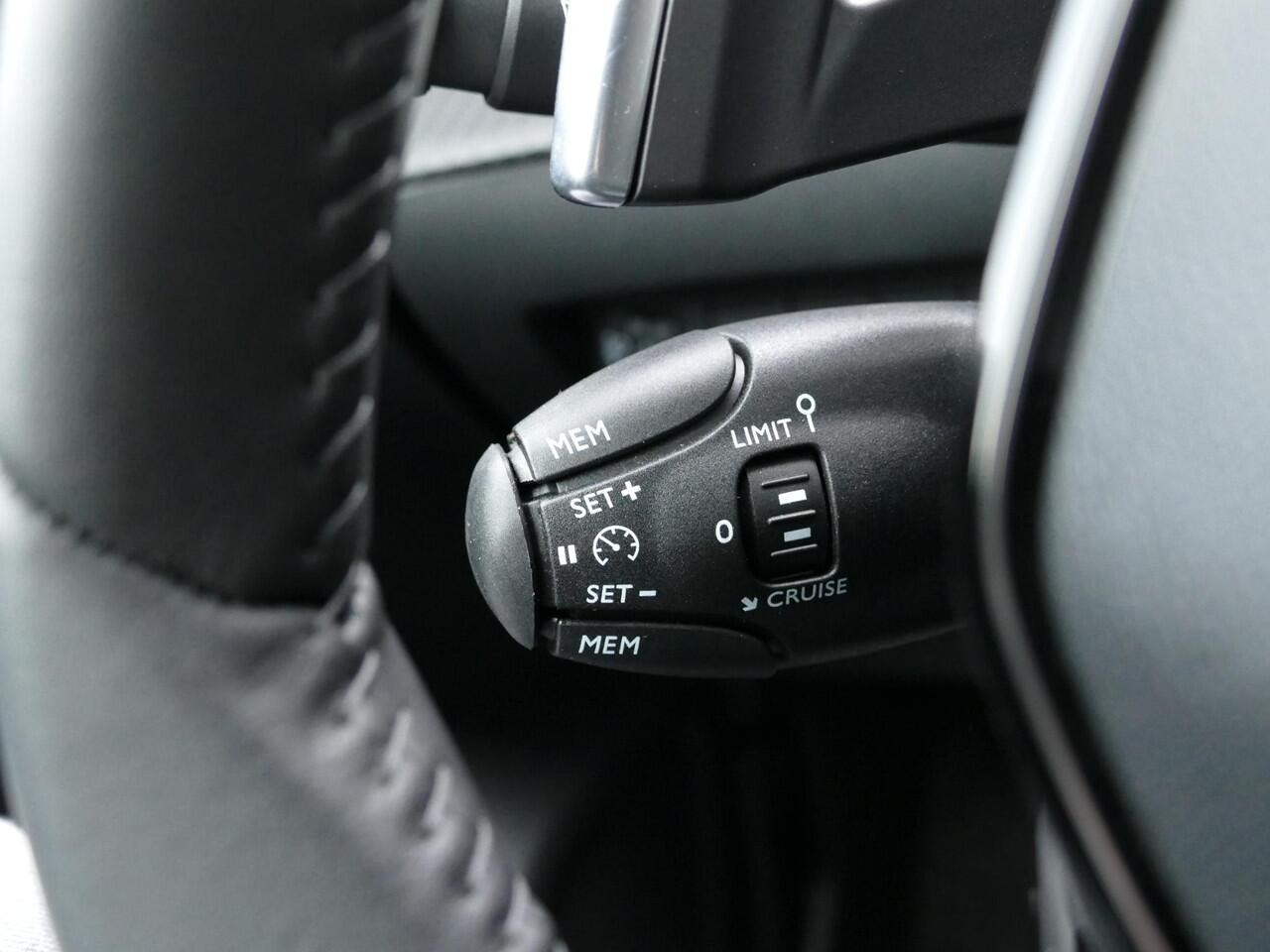 Peugeot 208 1.2 Hybrid 110 e-DCS6 Allure | 360° Camera | Navigatie | Climate Control | Full LED | 16'' LM Velgen | Apple Carplay/Android Auto