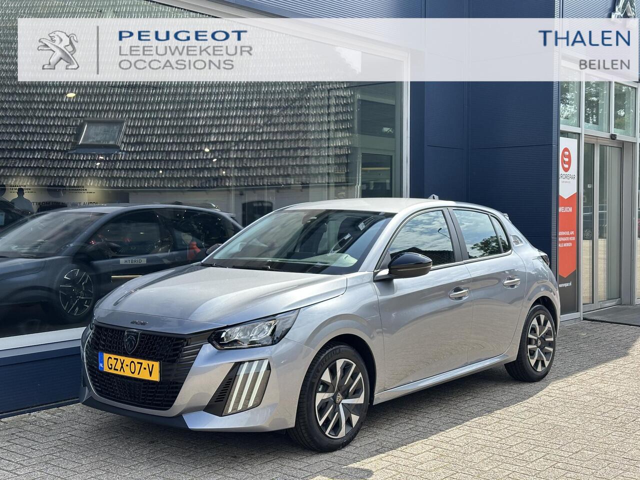 Peugeot 208 1.2 Style | Navigatie | Private Lease Vanaf ¤ 299 P/M ! | LED Verlichting | Cruise Control | Airco | Parkeersensoren | Draadloos Apple Carplay & Android Auto | Leren Stuurwiel |
