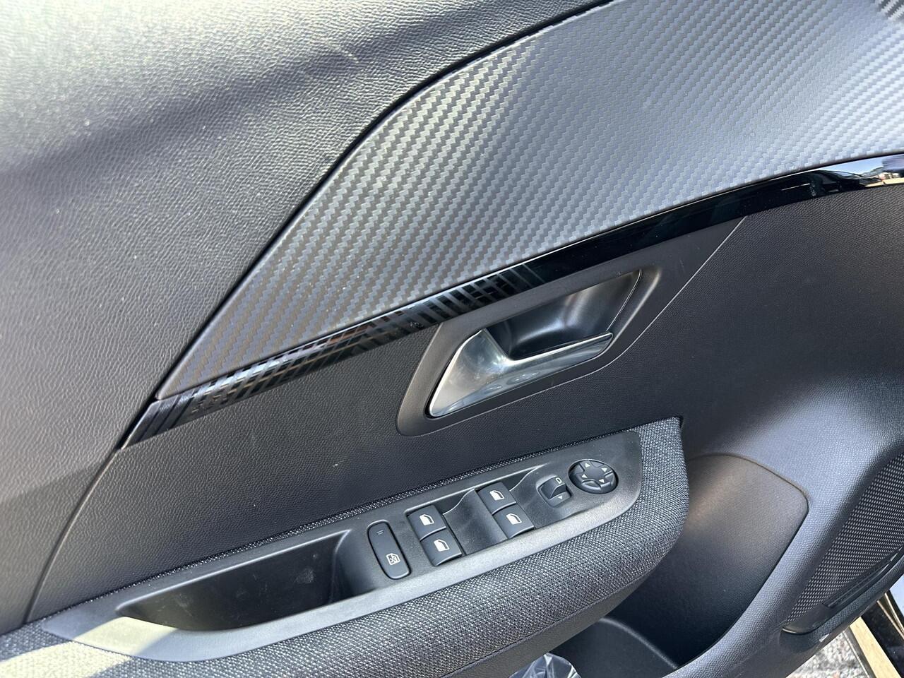 Peugeot 208 1.2 Style | Navigatie | Private Lease Vanaf ¤ 299 P/M ! | LED Verlichting | Cruise Control | Airco | Parkeersensoren | Draadloos Apple Carplay & Android Auto | Leren Stuurwiel |