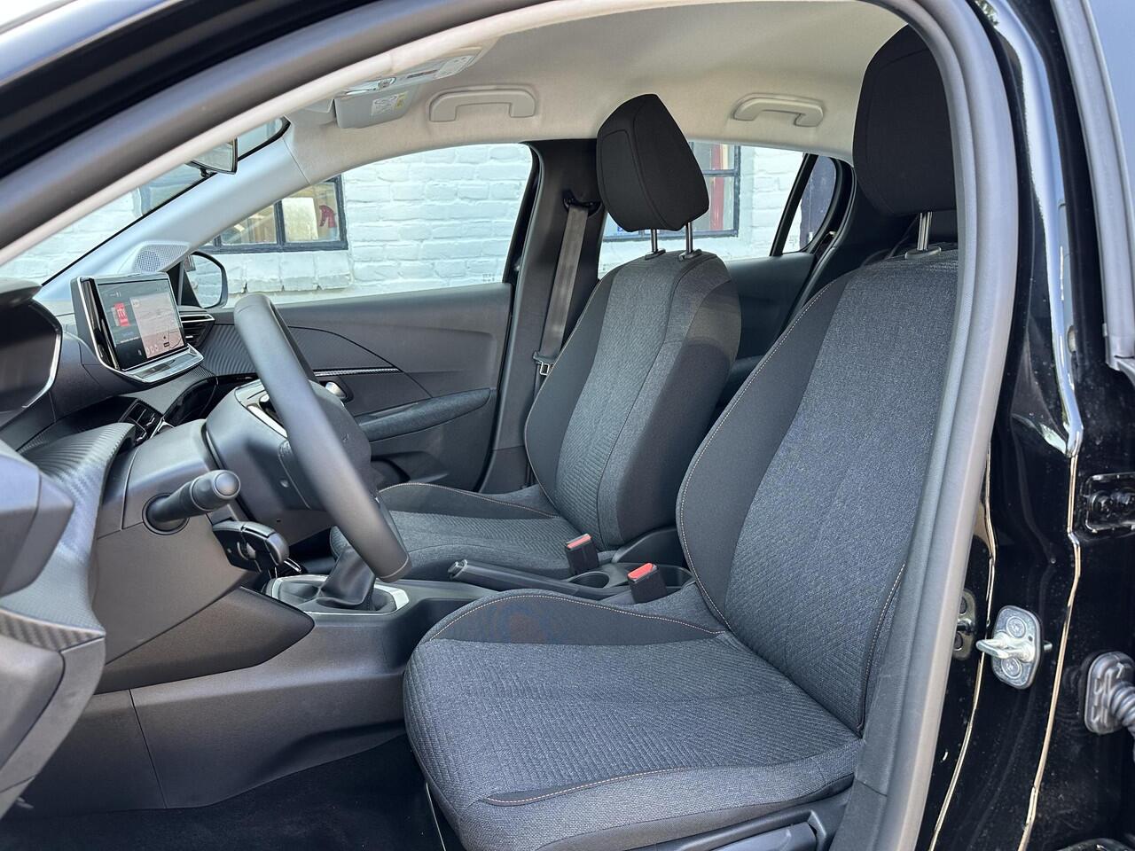 Peugeot 208 1.2 Style | Navigatie | Private Lease Vanaf ¤ 299 P/M ! | LED Verlichting | Cruise Control | Airco | Parkeersensoren | Draadloos Apple Carplay & Android Auto | Leren Stuurwiel |