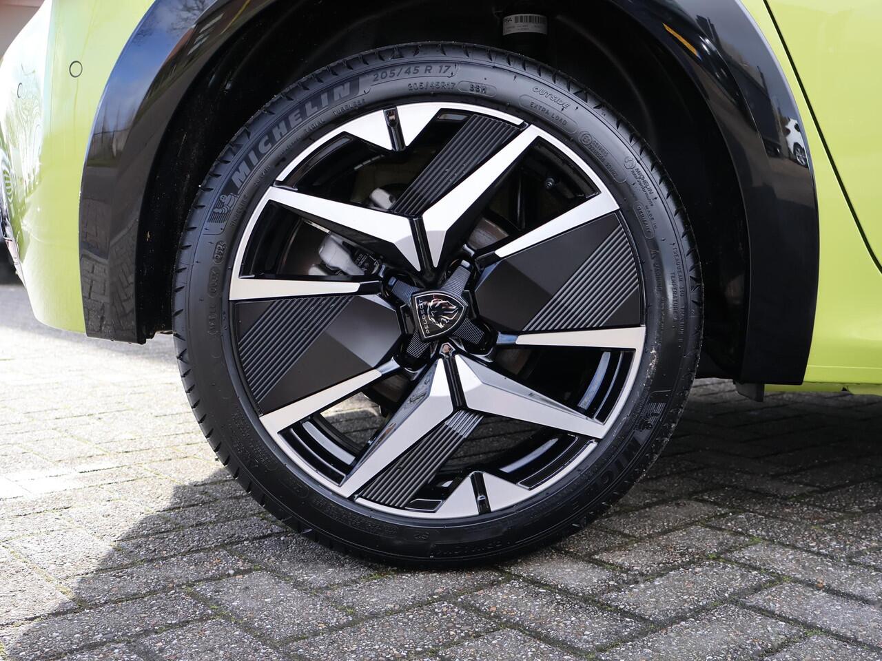 Peugeot 208 1.2 HYBRID 145 PK e-DCS6 GT *NIEUW* + CAMERA | SFEERVERLICHTING | CARPLAY