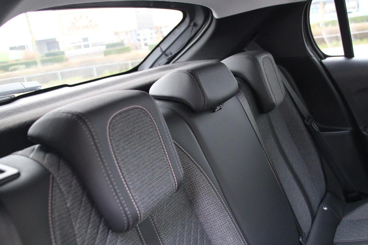 Peugeot 208 1.2 Hybrid e-DCS6 Allure Automaat Airco Carplay Rondom sensoren