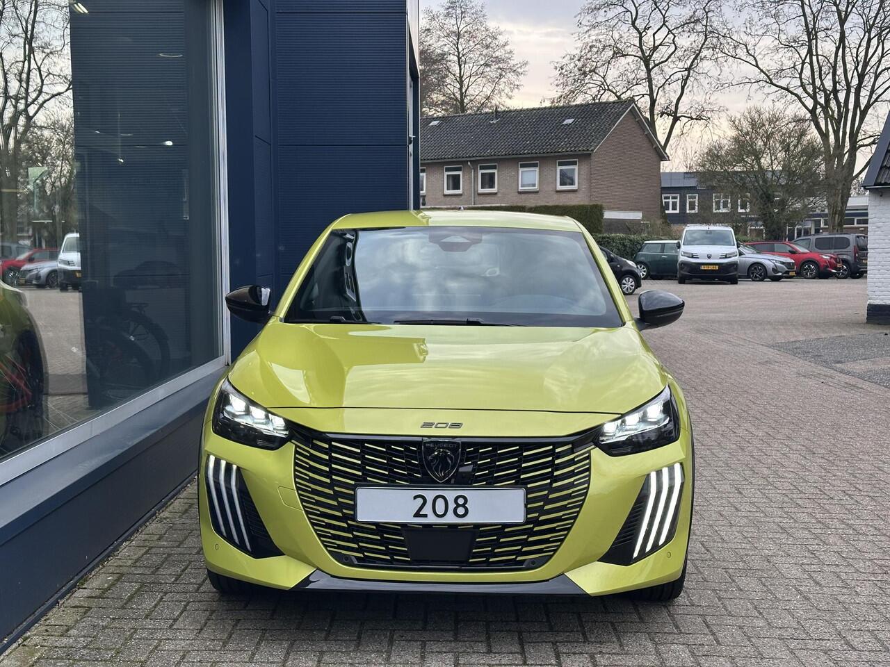 Peugeot 208 1.2 Hybrid GT Automaat | Nieuwe Auto | Meest Complete Uitvoering | 360 Graden Camera | Navigatie | Keyless Entry & Start | Full LED Verlichting | Climate Control | 17" Lichtmetalen Velgen | Parkeersensoren V+A | Dakspoiler Zwart |