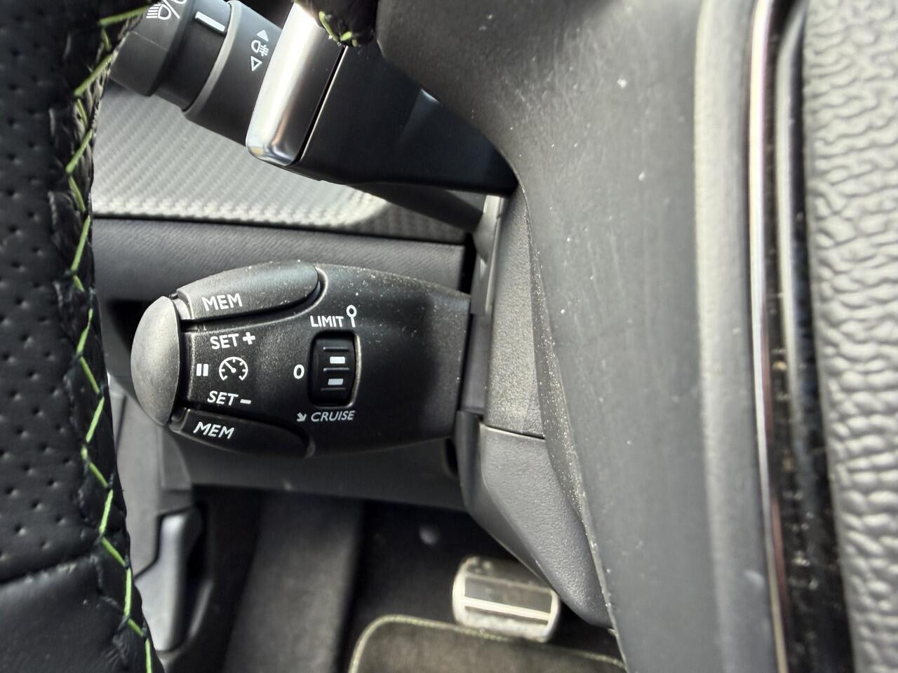 Peugeot 208 1.2 Hybrid 145 PK Automaat GT | Meest Complete Uitvoering! | Panoramadak | Alcantara Stoelen met Verwarming en Massage | Navigatie | Cruise Control | 360 Graden Camera | Full LED Verlichting | 17" Lichtmetalen Velgen | Parkeersensoren V+A |