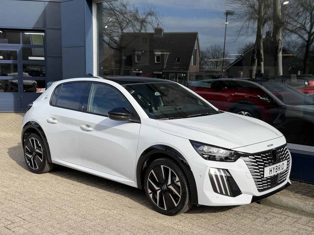 Peugeot 208 1.2 Hybrid 145 PK Automaat GT | Meest Complete Uitvoering! | Panoramadak | Alcantara Stoelen met Verwarming en Massage | Navigatie | Cruise Control | 360 Graden Camera | Full LED Verlichting | 17" Lichtmetalen Velgen | Parkeersensoren V+A |