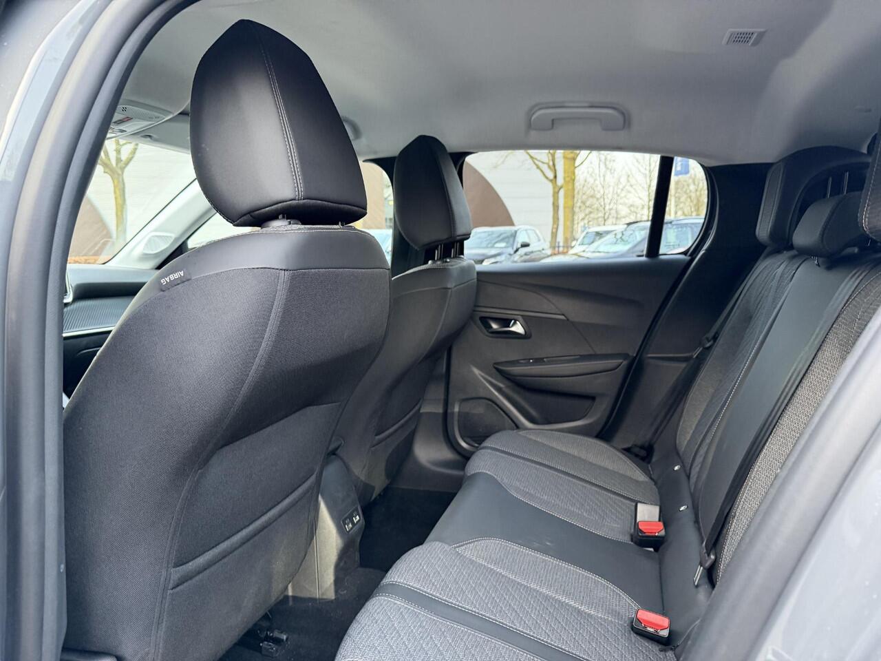 Peugeot 208 Hybrid e-DCS6 Allure RIJKLAARPRIJS | FABRIEKSGARANTIE t/m 03-2027 | TOPSTAAT! | KEYLESS ENTRY | APPLE CARPLAY-ANDROID AUTO| PARKEERSENSOREN VOOR EN ACHTER |