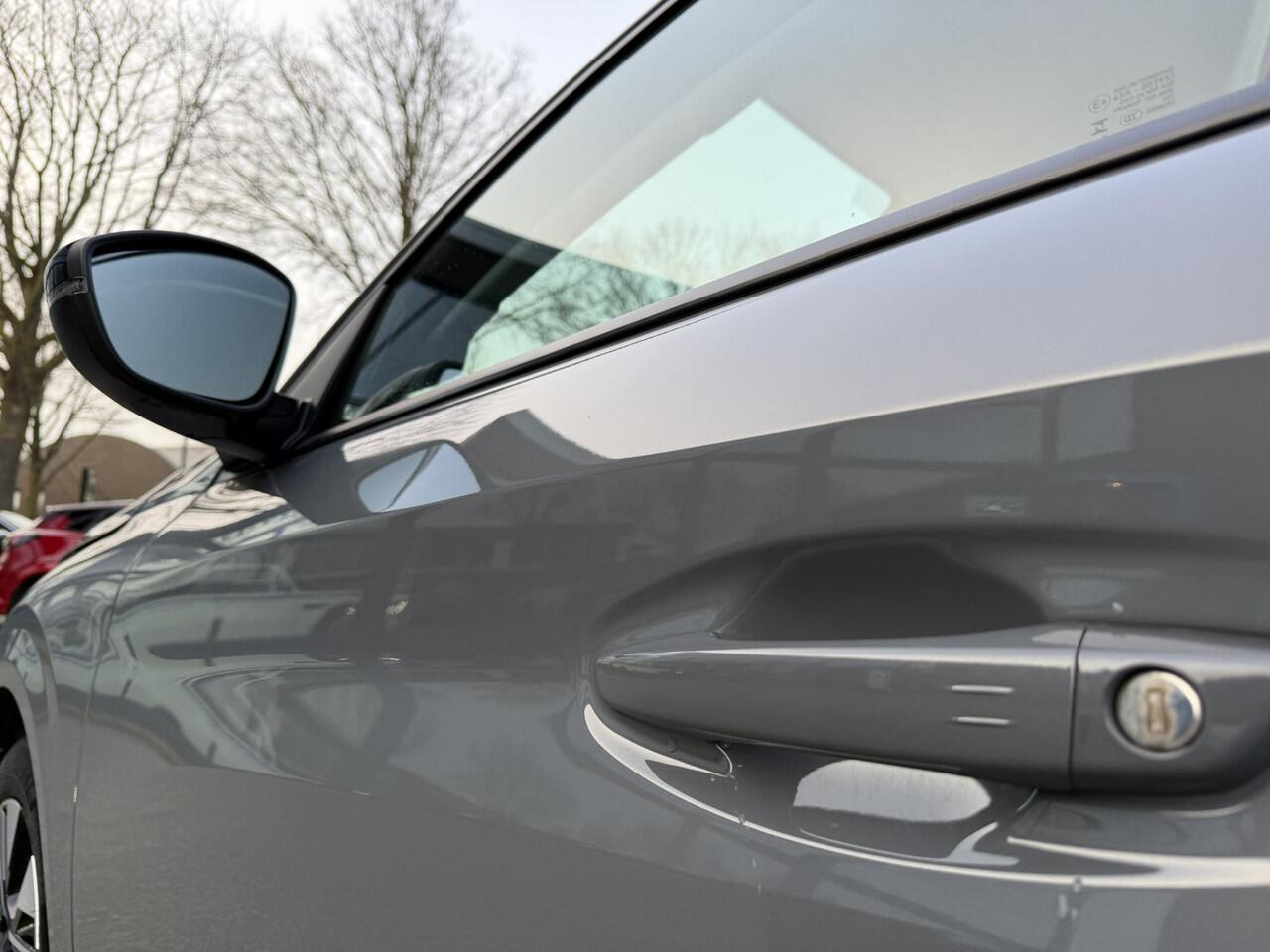 Peugeot 208 Hybrid e-DCS6 Allure RIJKLAARPRIJS | FABRIEKSGARANTIE t/m 03-2027 | TOPSTAAT! | KEYLESS ENTRY | APPLE CARPLAY-ANDROID AUTO| PARKEERSENSOREN VOOR EN ACHTER |