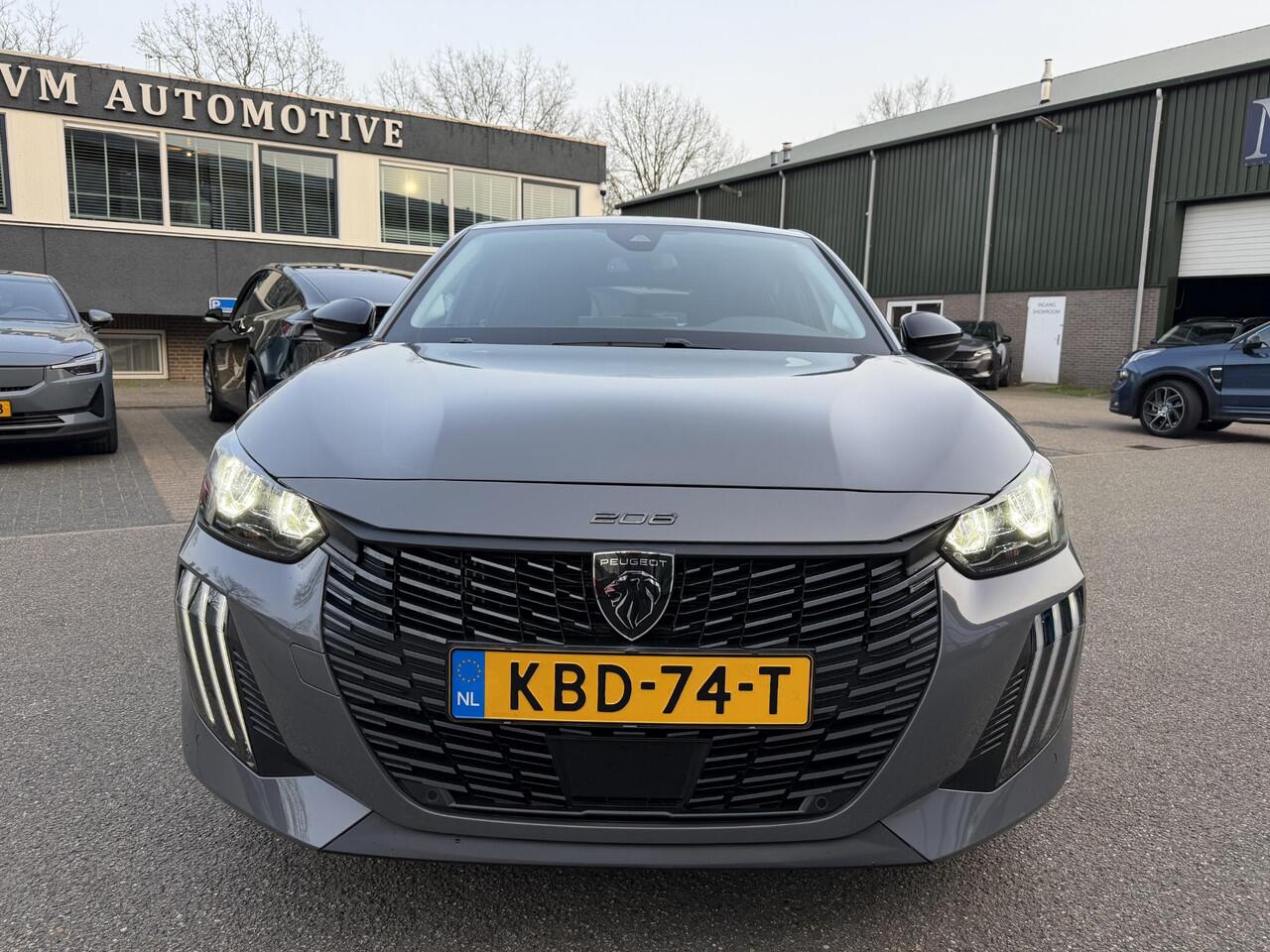Peugeot 208 Hybrid e-DCS6 Allure RIJKLAARPRIJS | FABRIEKSGARANTIE t/m 03-2027 | TOPSTAAT! | KEYLESS ENTRY | APPLE CARPLAY-ANDROID AUTO| PARKEERSENSOREN VOOR EN ACHTER |