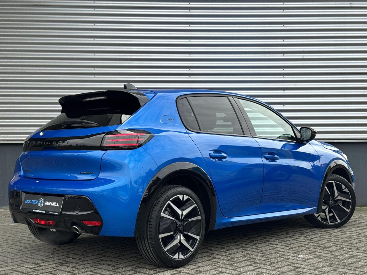 Peugeot 208 GT 1.2 Hybrid 110 e-DCS6 | NAVI | ADAPTIVE CRUISE CONTROL | 17 INCH LM-VELGEN | CAMERA |