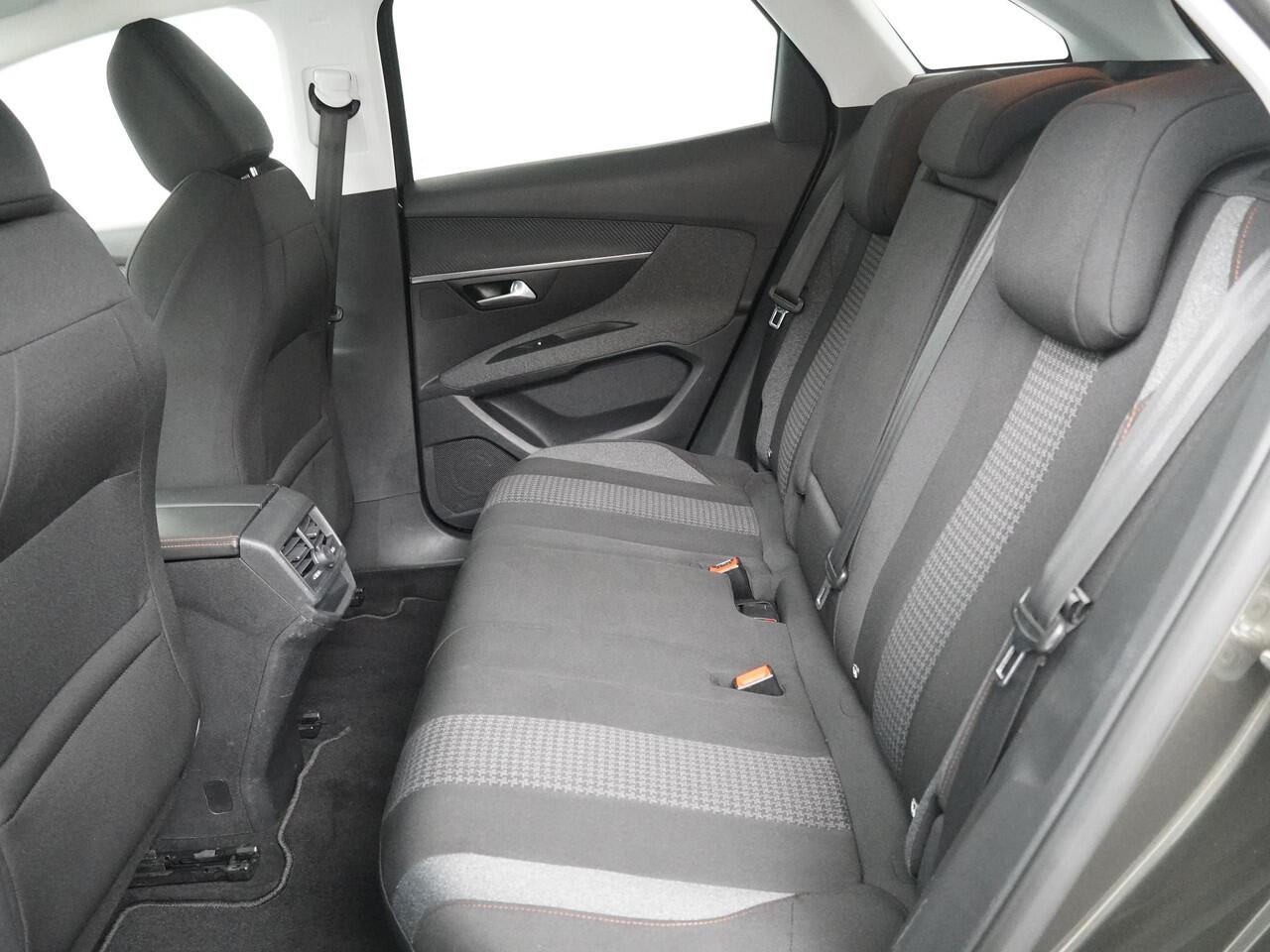 Peugeot 3008 1.2 PureTech Active - Automaat - Navigatie - Parkeersensoren V+A - Parkeercamera