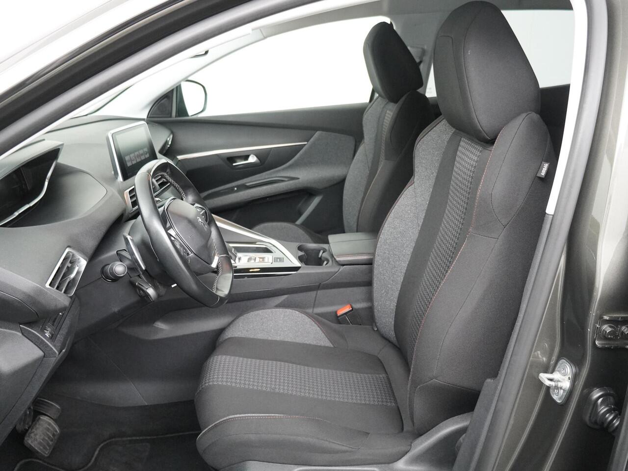 Peugeot 3008 1.2 PureTech Active - Automaat - Navigatie - Parkeersensoren V+A - Parkeercamera