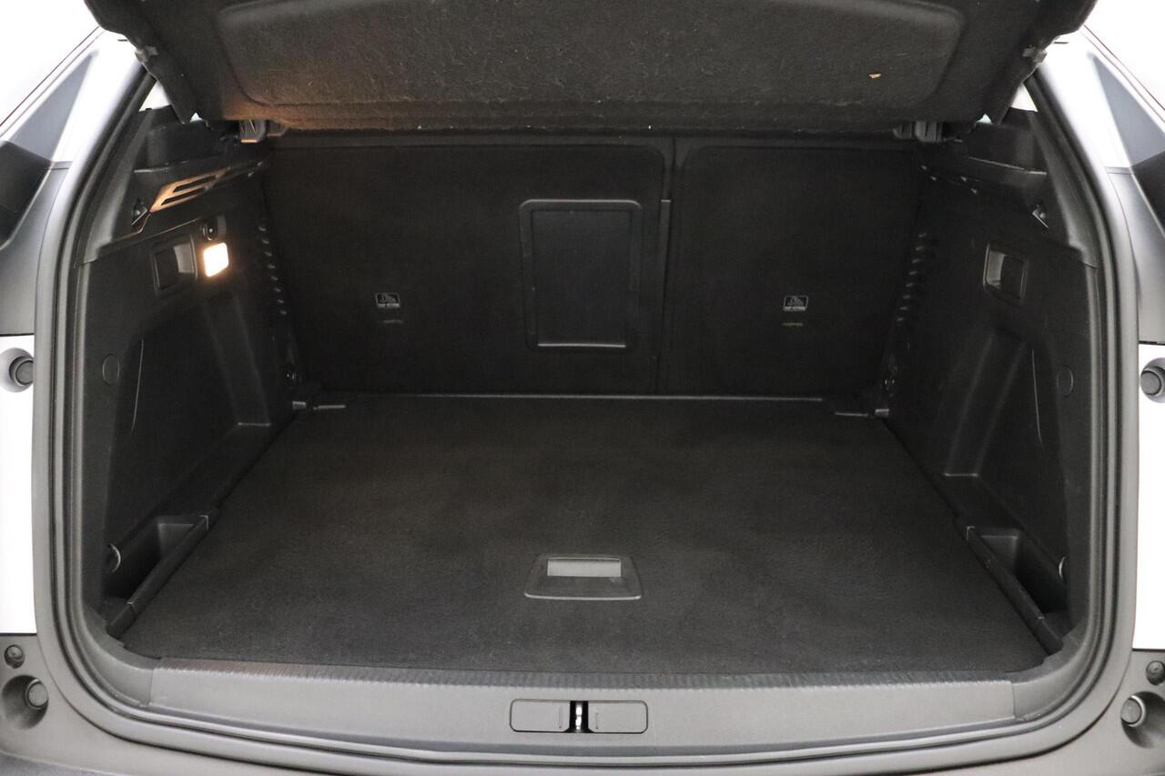 Peugeot 3008 PureTech 130 Blue Lease Executive | Navigatie | Apple Carplay/Android Auto | Trekhaak | Cruise & Climate Control | LM-velgen