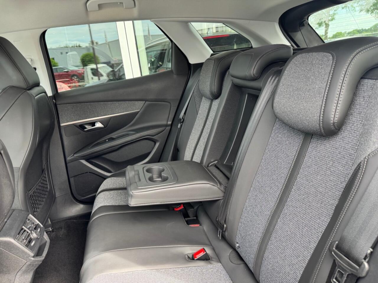 Peugeot 3008 1.2 PURETECH ALLURE ALL IN PRIJS