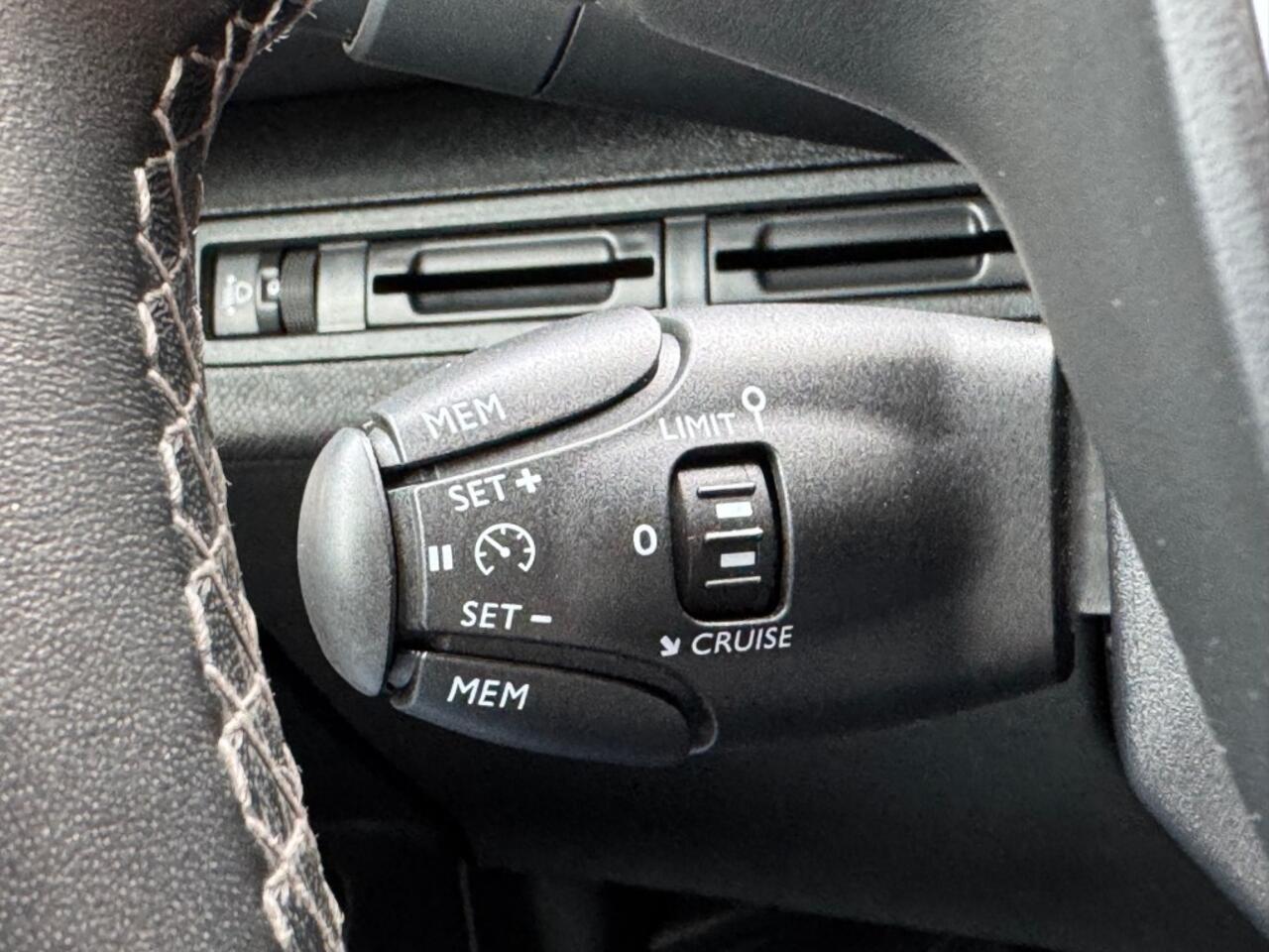 Peugeot 3008 1.2 TURBO 130PK ALLURE NAVI CAMERA CARPLAY AIRCO LMV PDC