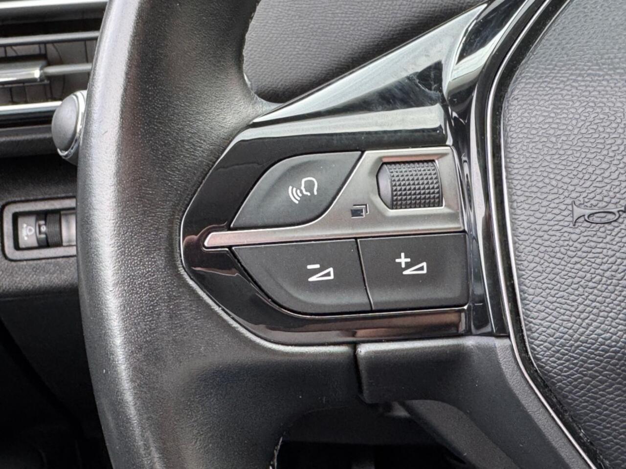 Peugeot 3008 1.2 TURBO 130PK ALLURE NAVI CAMERA CARPLAY AIRCO LMV PDC