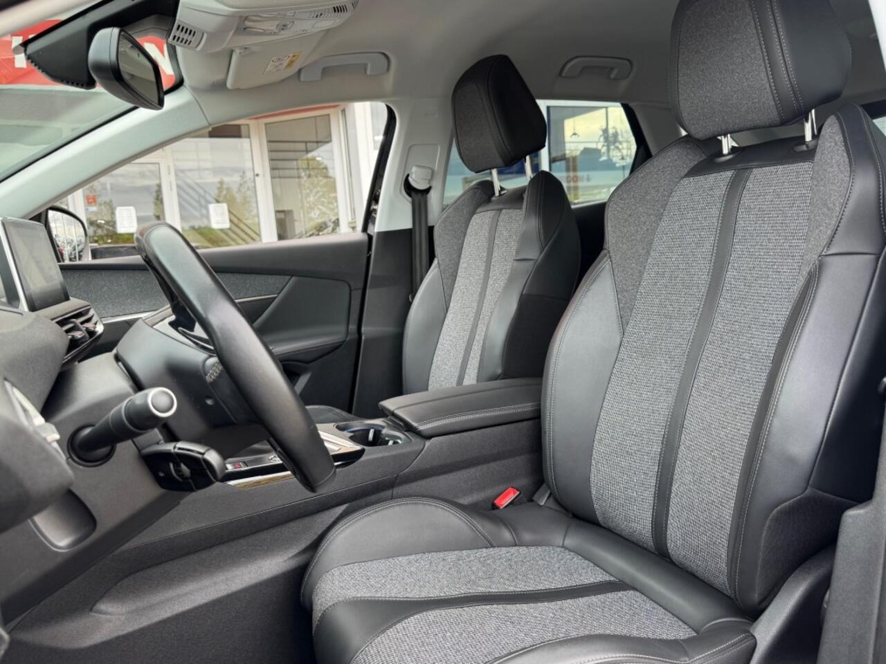 Peugeot 3008 1.2 TURBO 130PK ALLURE NAVI CAMERA CARPLAY AIRCO LMV PDC