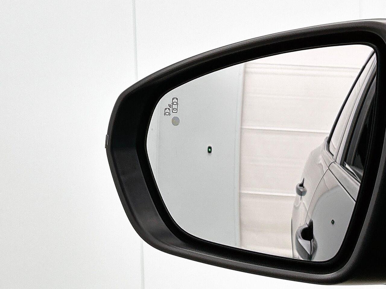 Peugeot 3008 1.6 e-THP Blue Lease Premium PANO | CAMERA | LEER