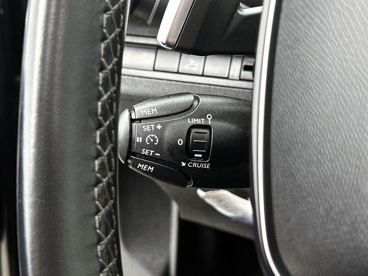 Peugeot 3008 1.6 e-THP Blue Lease Premium PANO | CAMERA | LEER