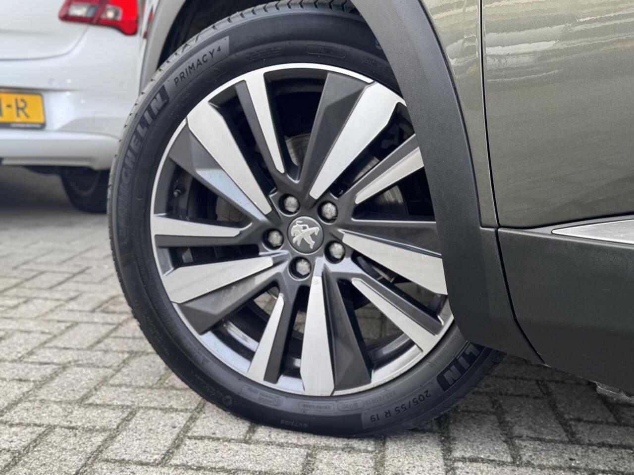 Peugeot 3008 Allure 1.2 Turbo 130pk | TREKHAAK | HANDSFREE A.KLEP | CAMERA | NAVI | CARPLAY | KEYLESS ENTRY | 19" LM-VELGEN