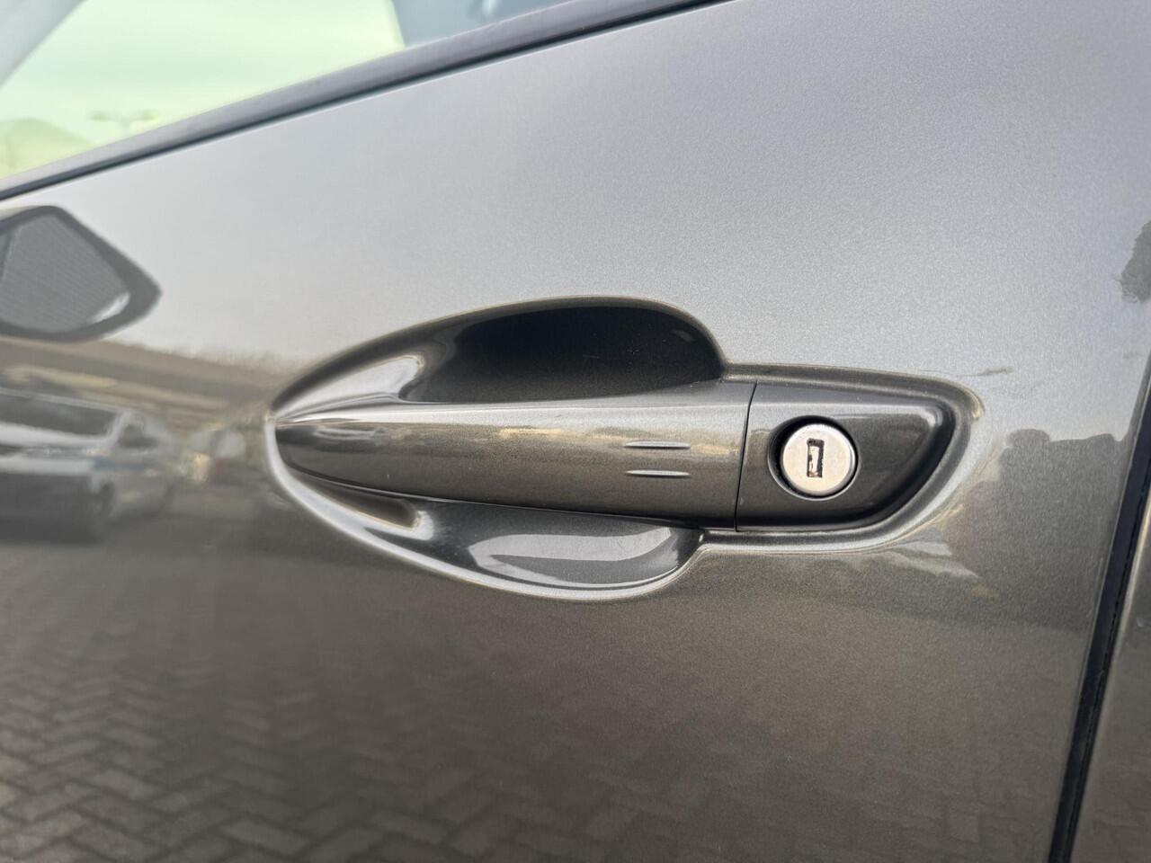 Peugeot 3008 Allure 1.2 Turbo 130pk | TREKHAAK | HANDSFREE A.KLEP | CAMERA | NAVI | CARPLAY | KEYLESS ENTRY | 19" LM-VELGEN