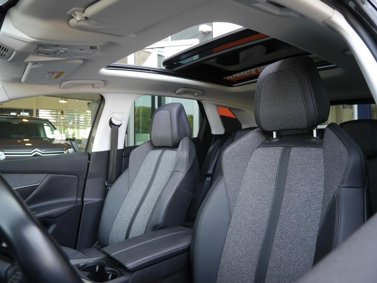 Peugeot 3008 1.6 PureTech Allure 180PK Automaat | 1500KG trekgewicht | Full options | Panoramadak | Led | Camera | Elektrisch verstelb. bestuurdersstoel met geheugen | Draadloze telfoonoplader | 19 inch lichtmetalen velgen | Stoelverwarming | Apple carplay / Android 