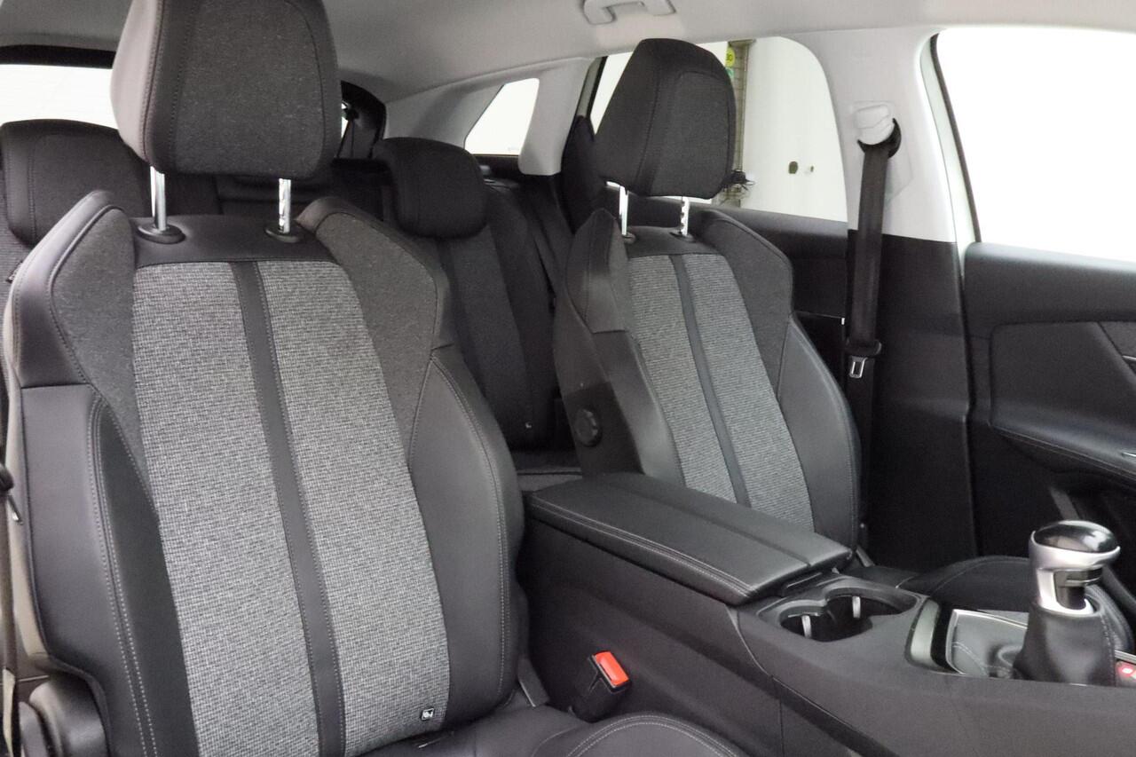 Peugeot 3008 1.2 PureTech Crossway 130 PK | Navigatie | Camera | Climate contro| Keyless | Lichtmetalen velgen | Extra getint glas | Cruise control