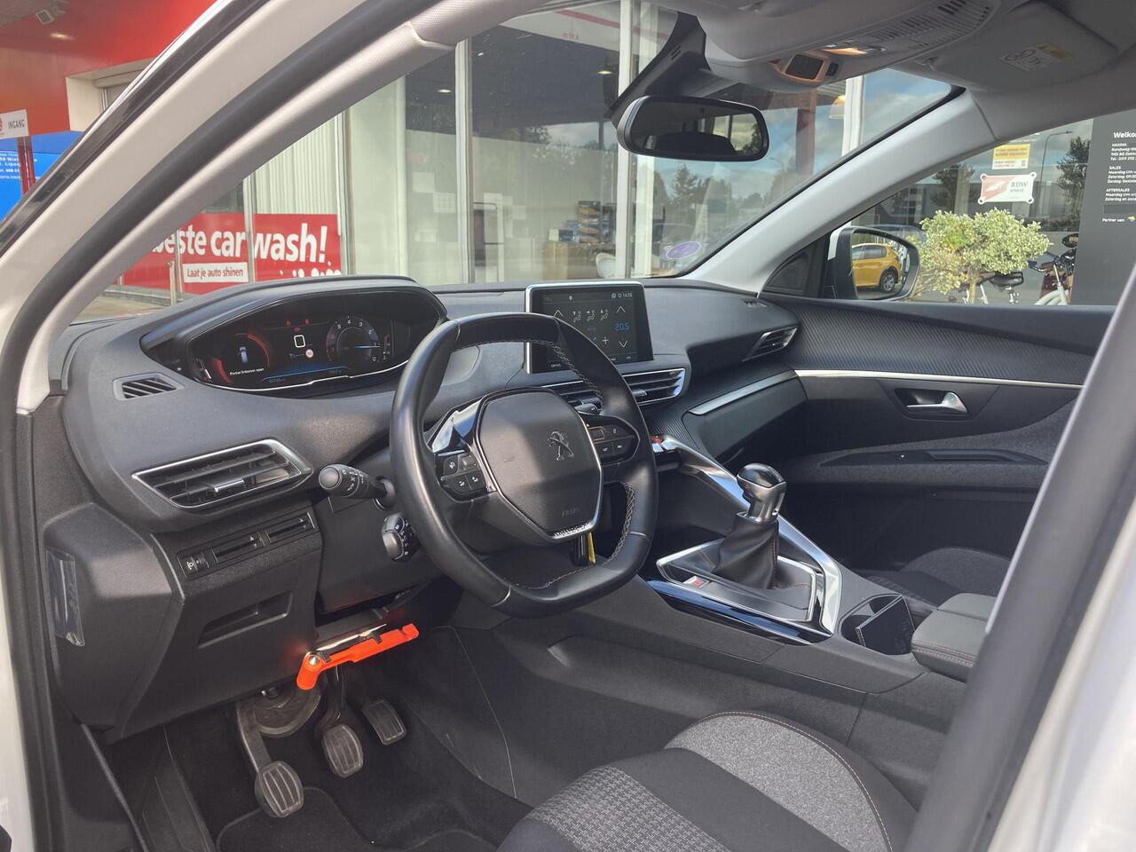 Peugeot 3008 1.2 PureTech Blue Lease Executive | Apple carplay/Android auto | Navigatie | Trekhaak | Dakrails | Cruise control | Climate control | Parkeersensoren achter |