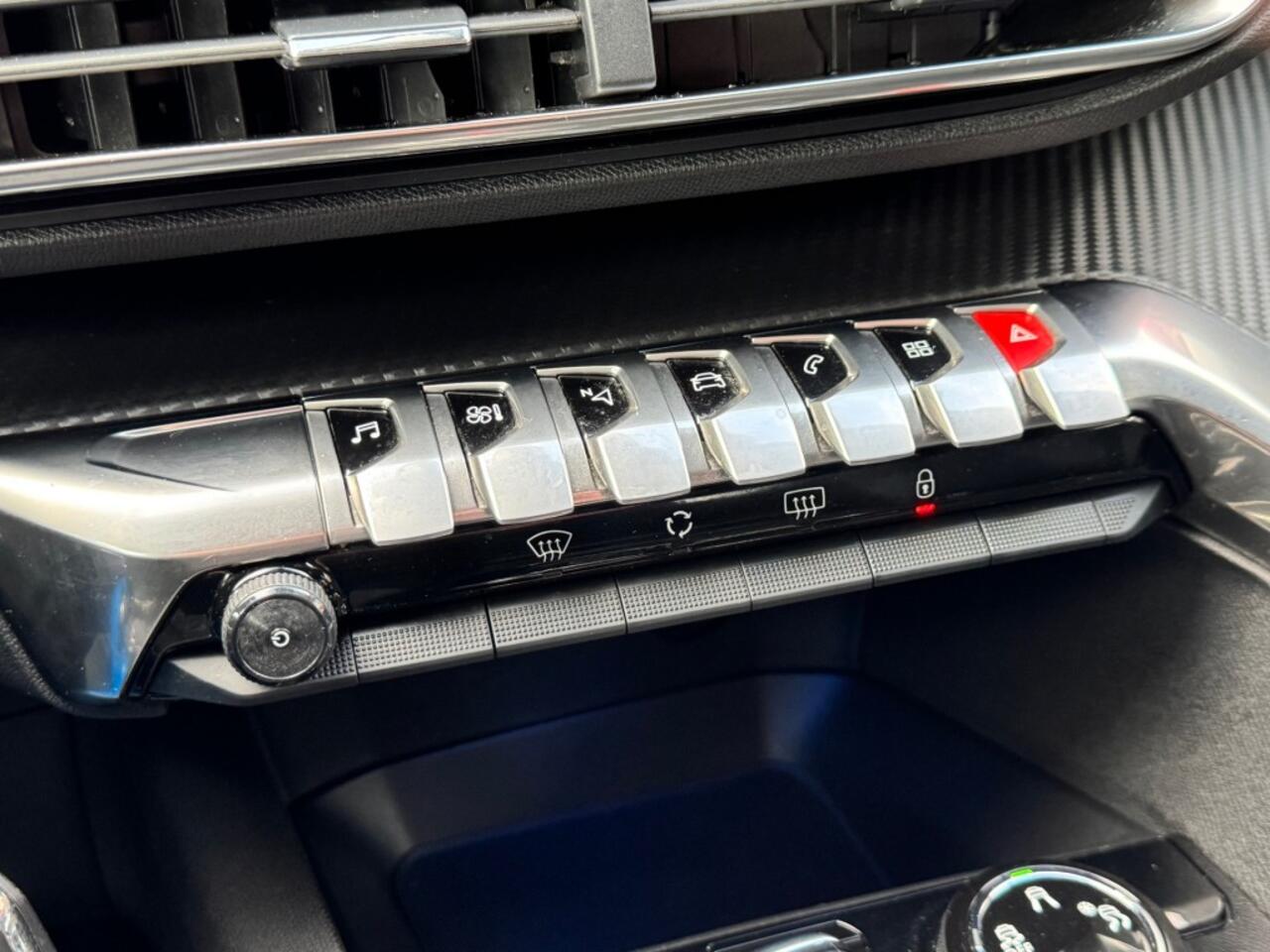 Peugeot 3008 1.2 PURETECH ALLURE AUT. 130PK LED NAVI CARPLAY AIRCO