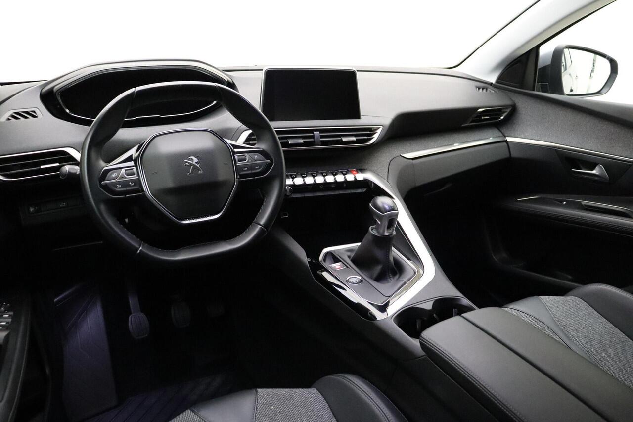 Peugeot 3008 1.2 PureTech Blue Lease Premium | Trekhaak | Elektrische kofferbak | Navigatie | Climate Control | Cruise Control | Parkeercamera/-sensoren | Keyless Enty/Start | Draadloze telefoonlader |