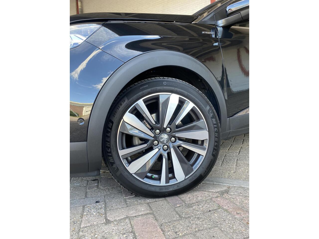 Peugeot 3008 1.2 GT Line |Dealer Onderhouden!|Gt-Line!|CarPlay!|