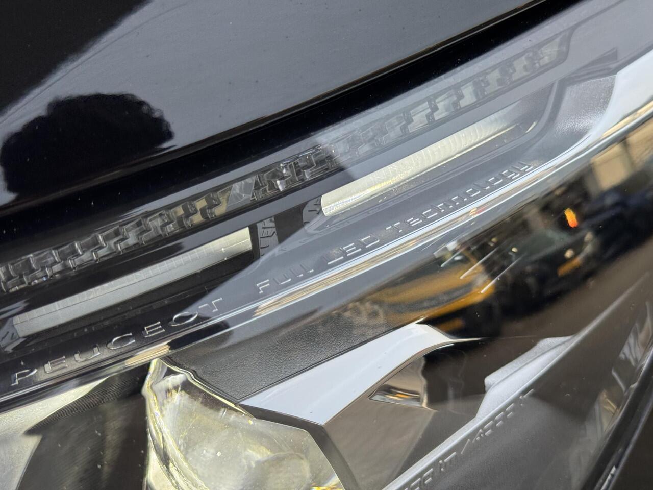 Peugeot 3008 Allure Pack 1.6 Turbo 180pk EAT8 | SCHUIF/KANTELDAK | NAVI | CAMERA | DAKRAILS | ALL-SEASONBANDEN | LEDER/STOF