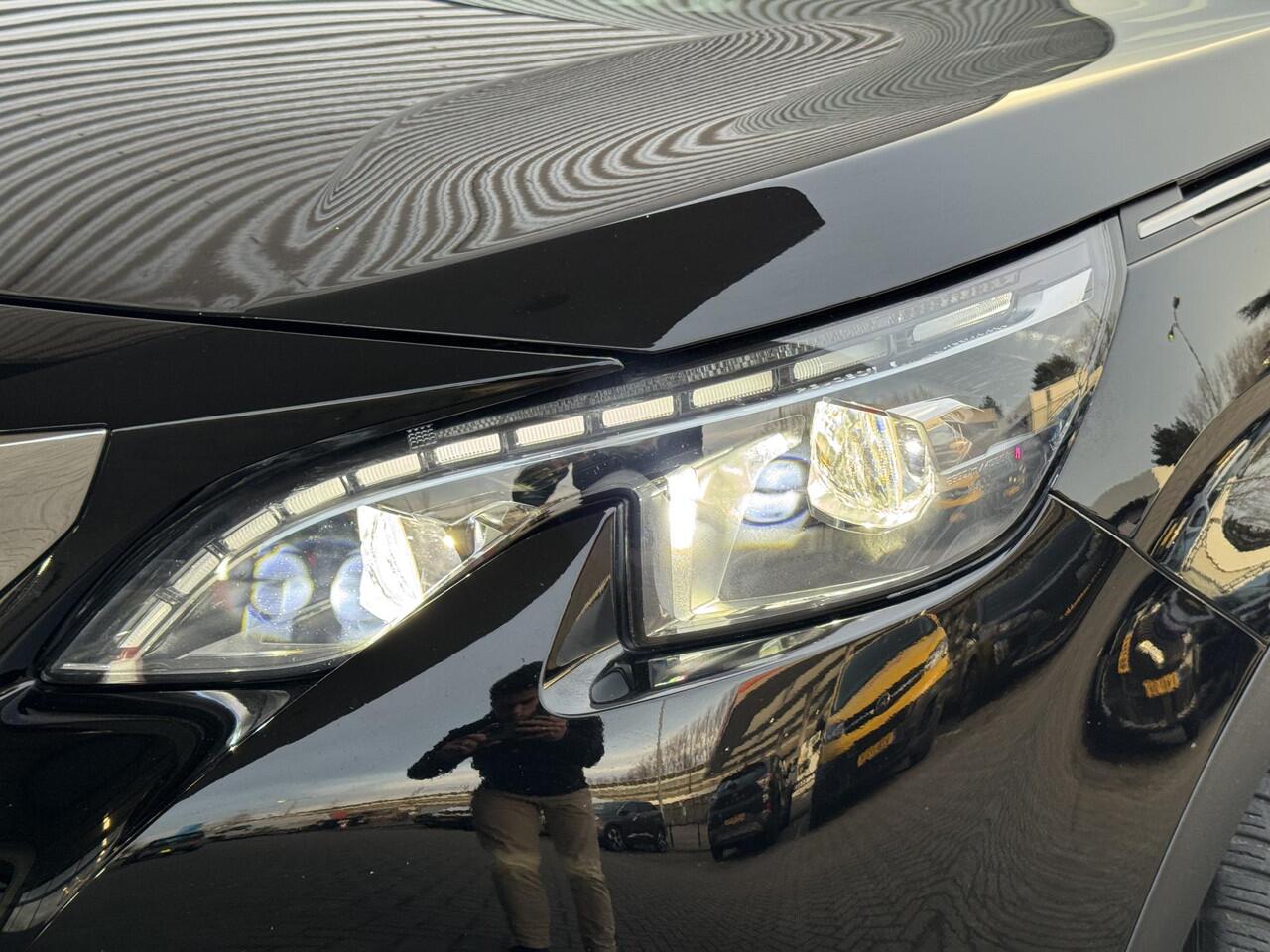 Peugeot 3008 Allure Pack 1.6 Turbo 180pk EAT8 | SCHUIF/KANTELDAK | NAVI | CAMERA | DAKRAILS | ALL-SEASONBANDEN | LEDER/STOF