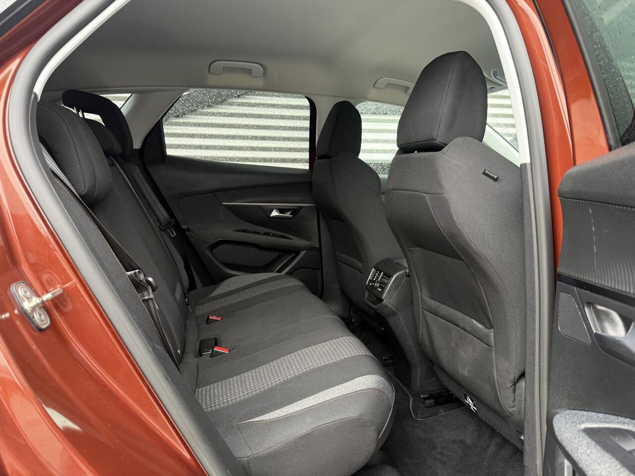 Peugeot 3008 1.2 PureTech Executive 2e Eigenaar|Navi|D-riem v.v. in 2023|Carplay|Trekhaak|Camera|Clima|Cruise|N.A.P|APK tot 11-2027