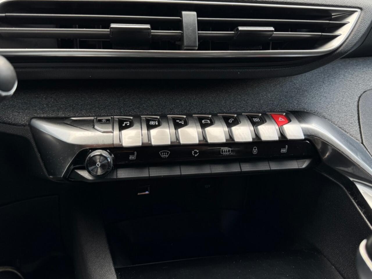 Peugeot 3008 1.2 GT Line - Navi - camera - all season banden - stoelverwarming