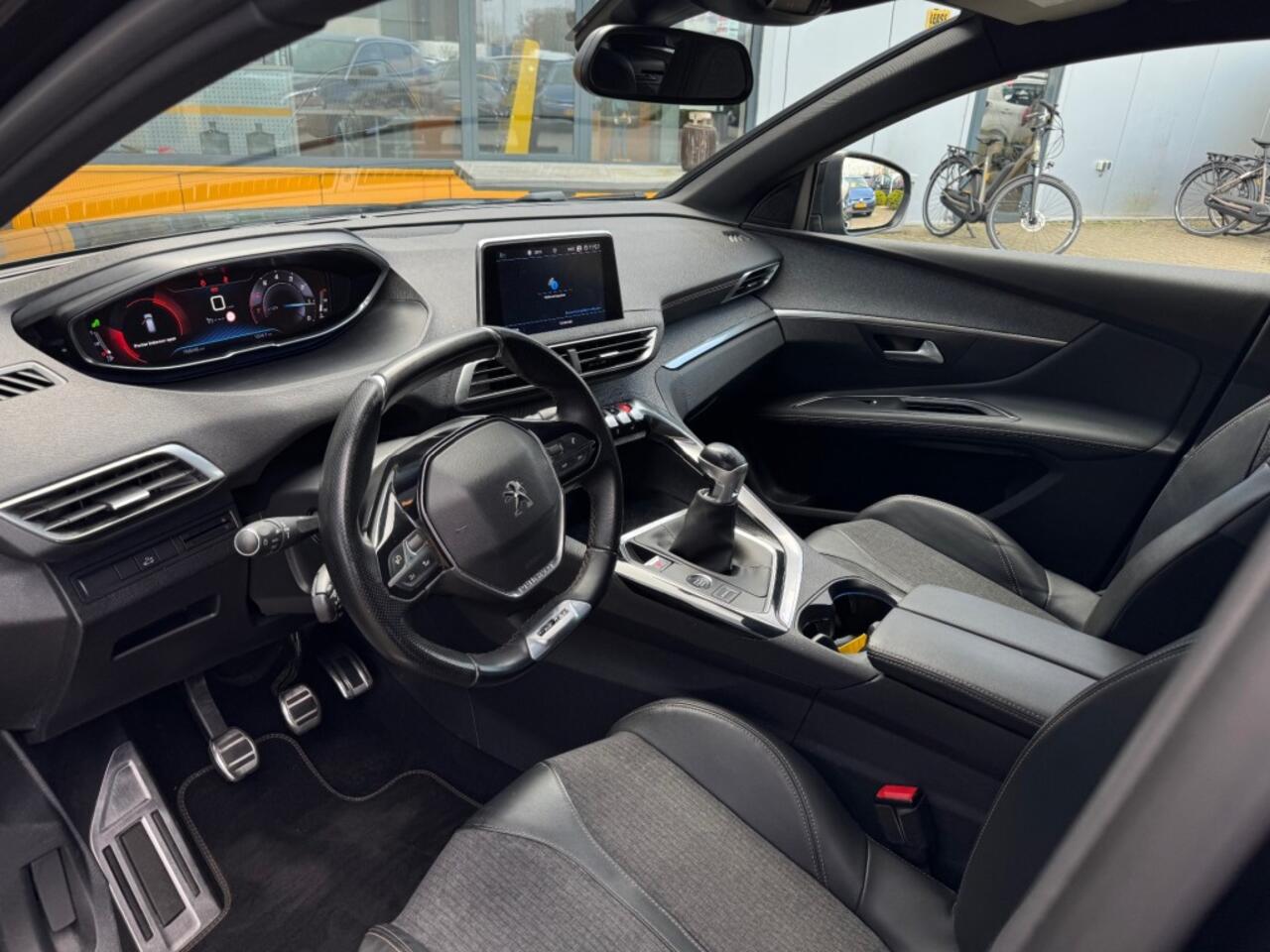 Peugeot 3008 1.2 GT Line - Navi - camera - all season banden - stoelverwarming