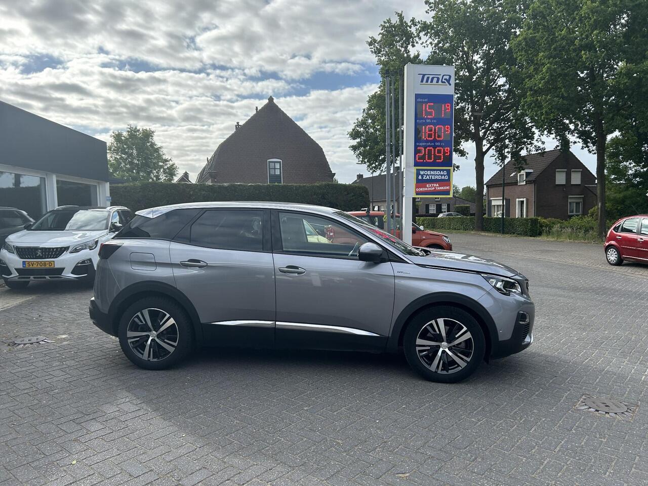 Peugeot 3008 1.6 HYbrid 225 Allure