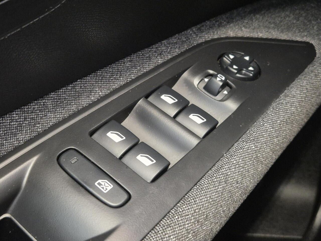 Peugeot 3008 1.2 PureTech Access | Navigatie | Parkeersensoren voor/achter | Apple Carplay/Android Auto |