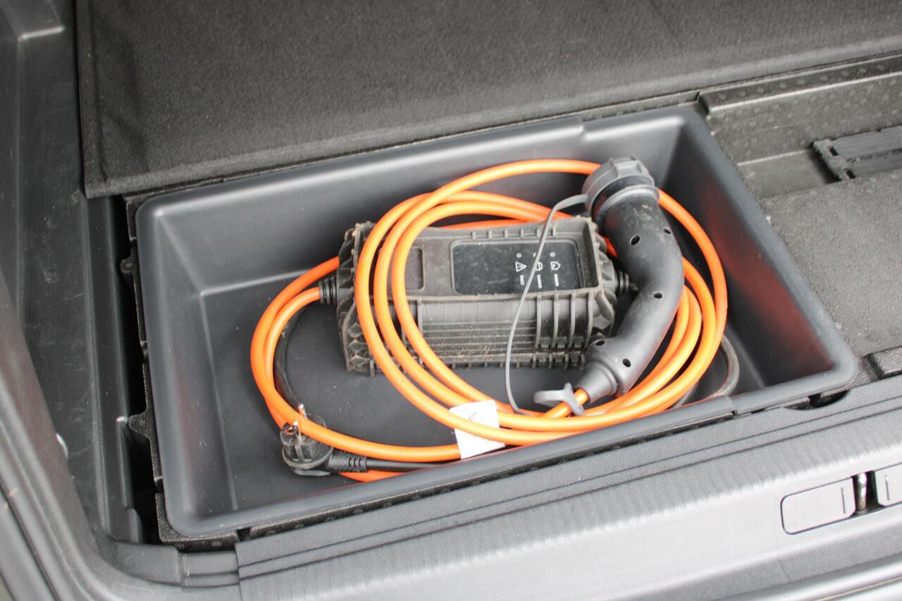 Peugeot 3008 1.6 HYbrid 225 GT Navigatie / Camera