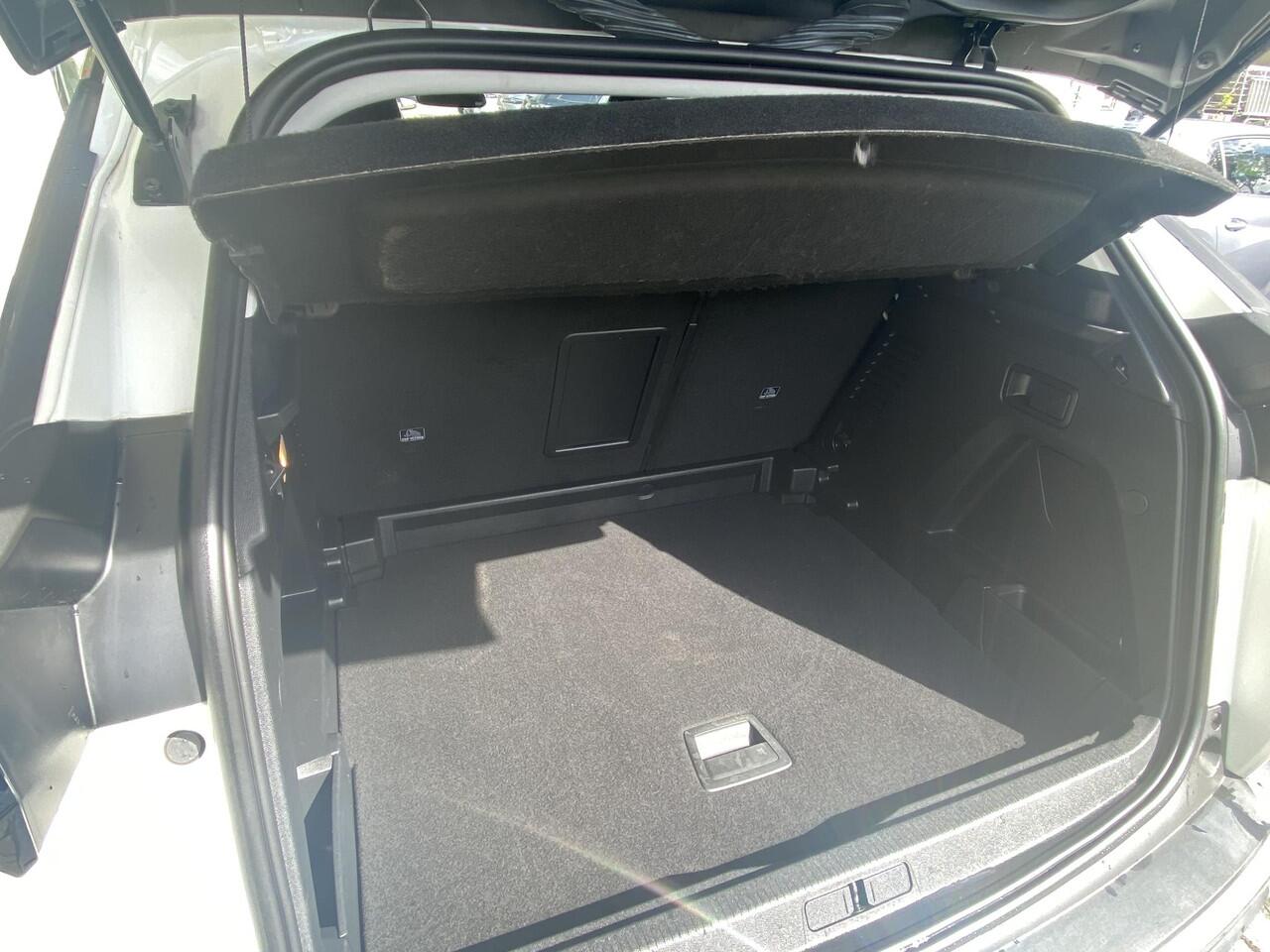 Peugeot 3008 1.2T Automaat Blue Lease Executive | Adaptieve Cruise Control | Achteruitrijcamera | Navigatie | Apple Carplay | Climate Control | PDC voor & achter